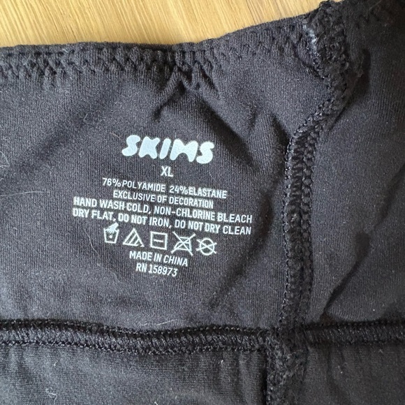 SKIMS Black Minimalist Bra Intimates - Picture 2 of 3
